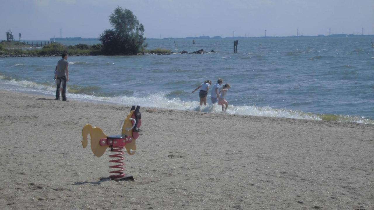 Vakantiepark T Urkerbos - Blokhutje Εξωτερικό φωτογραφία